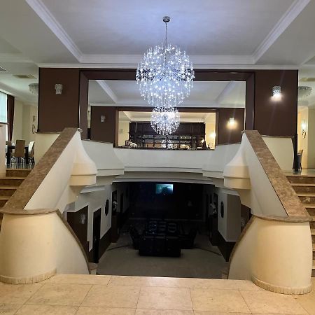 Albert Hotel Ploieşti Exteriör bild