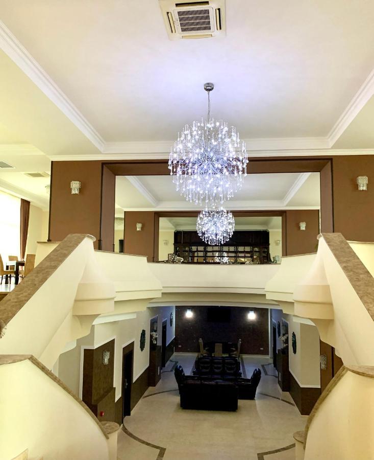 Albert Hotel Ploieşti Exteriör bild