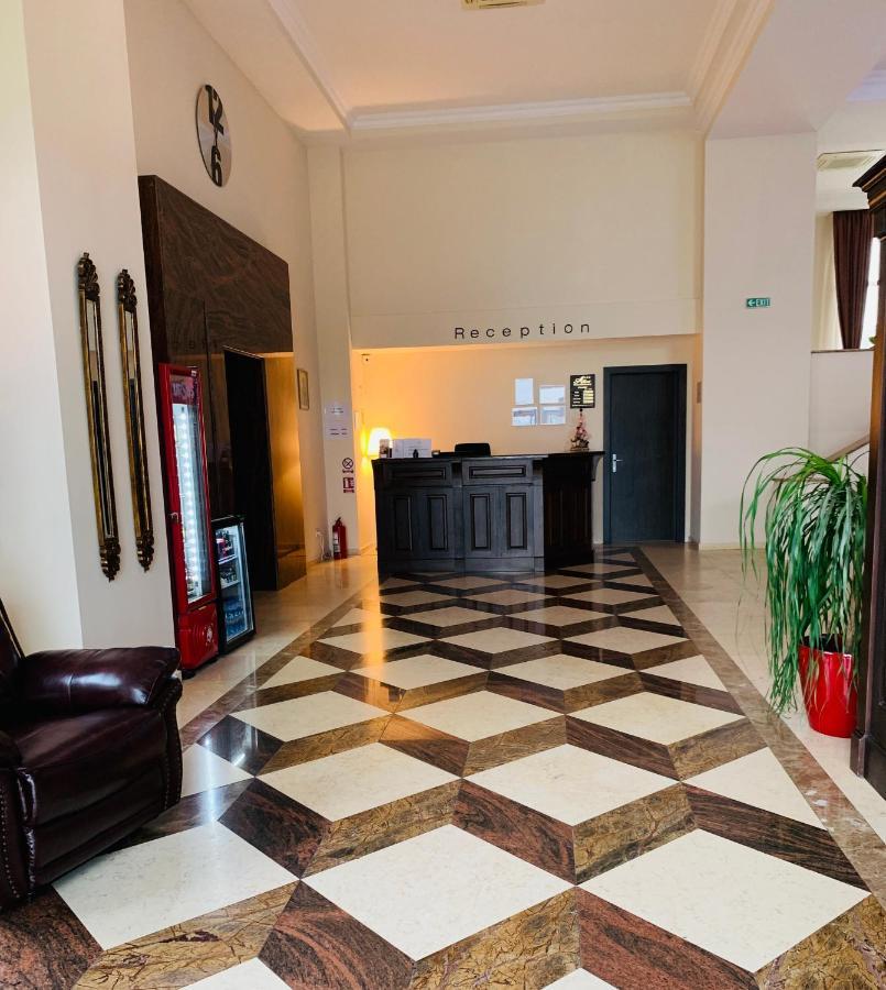 Albert Hotel Ploieşti Exteriör bild