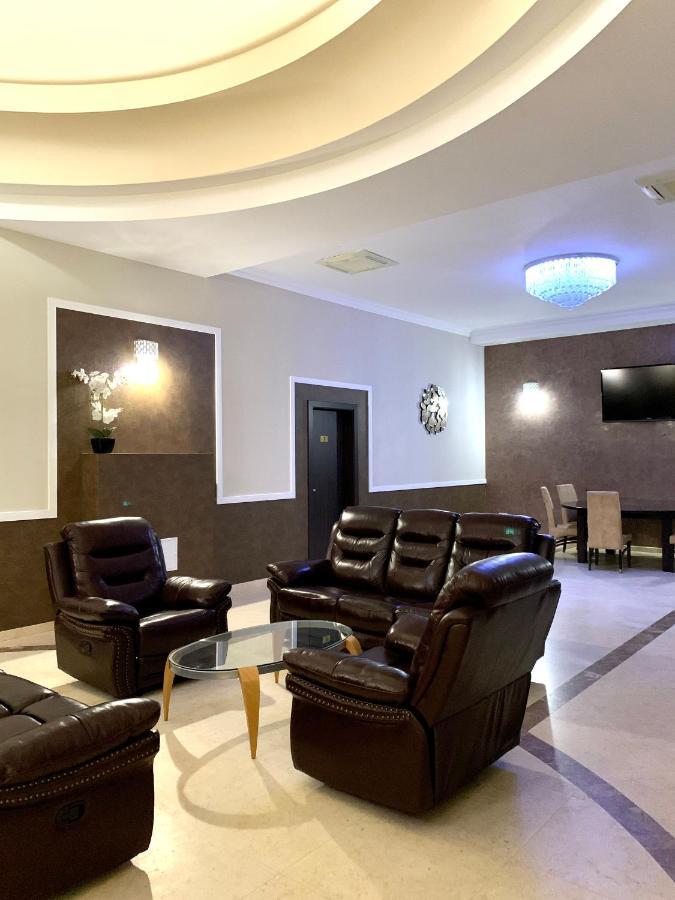 Albert Hotel Ploieşti Exteriör bild
