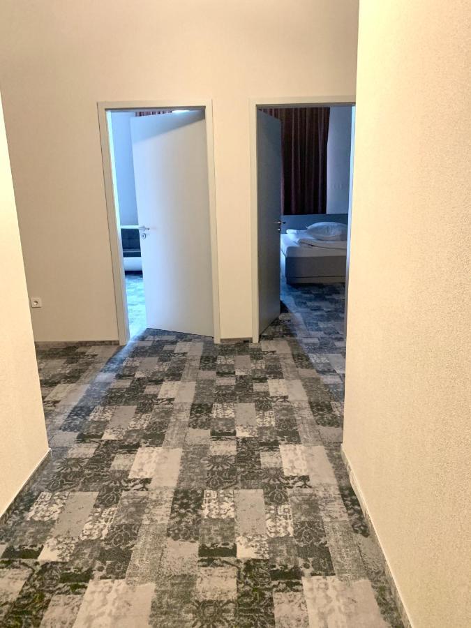 Albert Hotel Ploieşti Exteriör bild