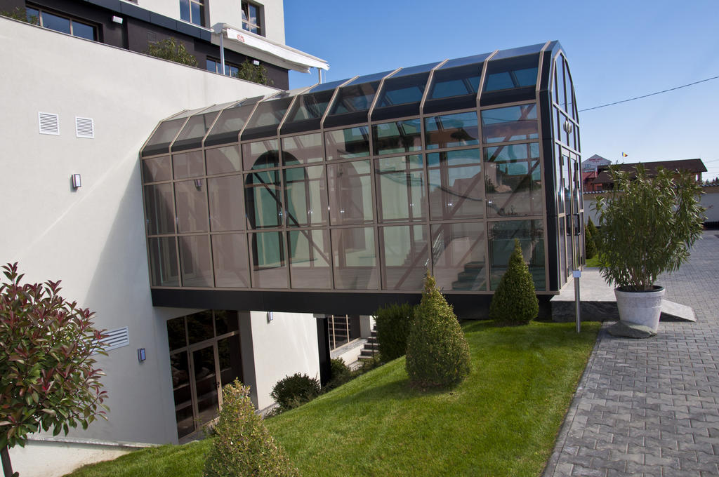 Albert Hotel Ploieşti Exteriör bild