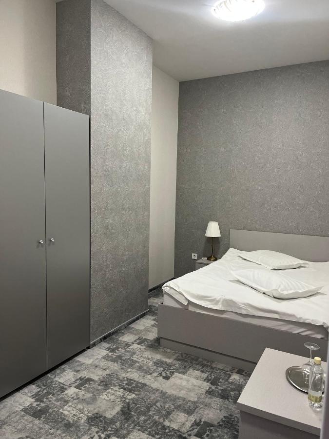 Albert Hotel Ploieşti Exteriör bild
