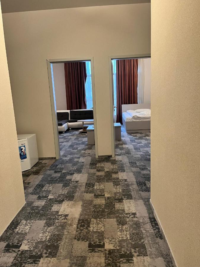 Albert Hotel Ploieşti Exteriör bild