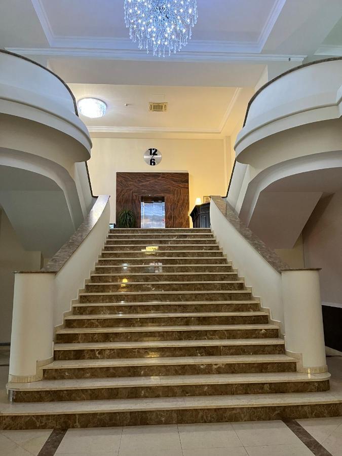 Albert Hotel Ploieşti Exteriör bild