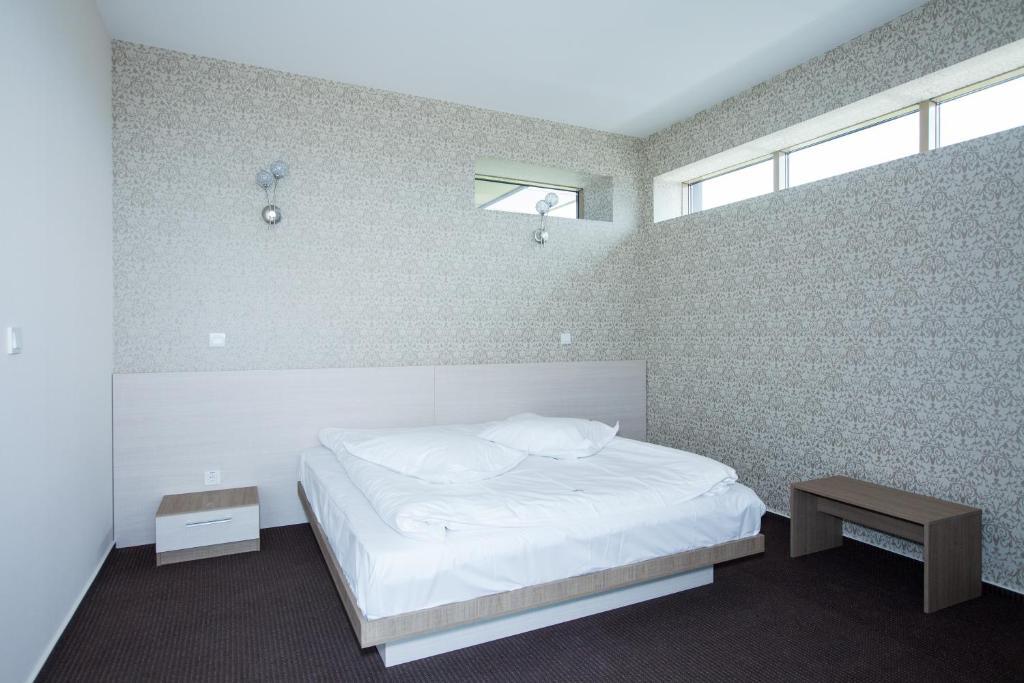 Albert Hotel Ploieşti Exteriör bild